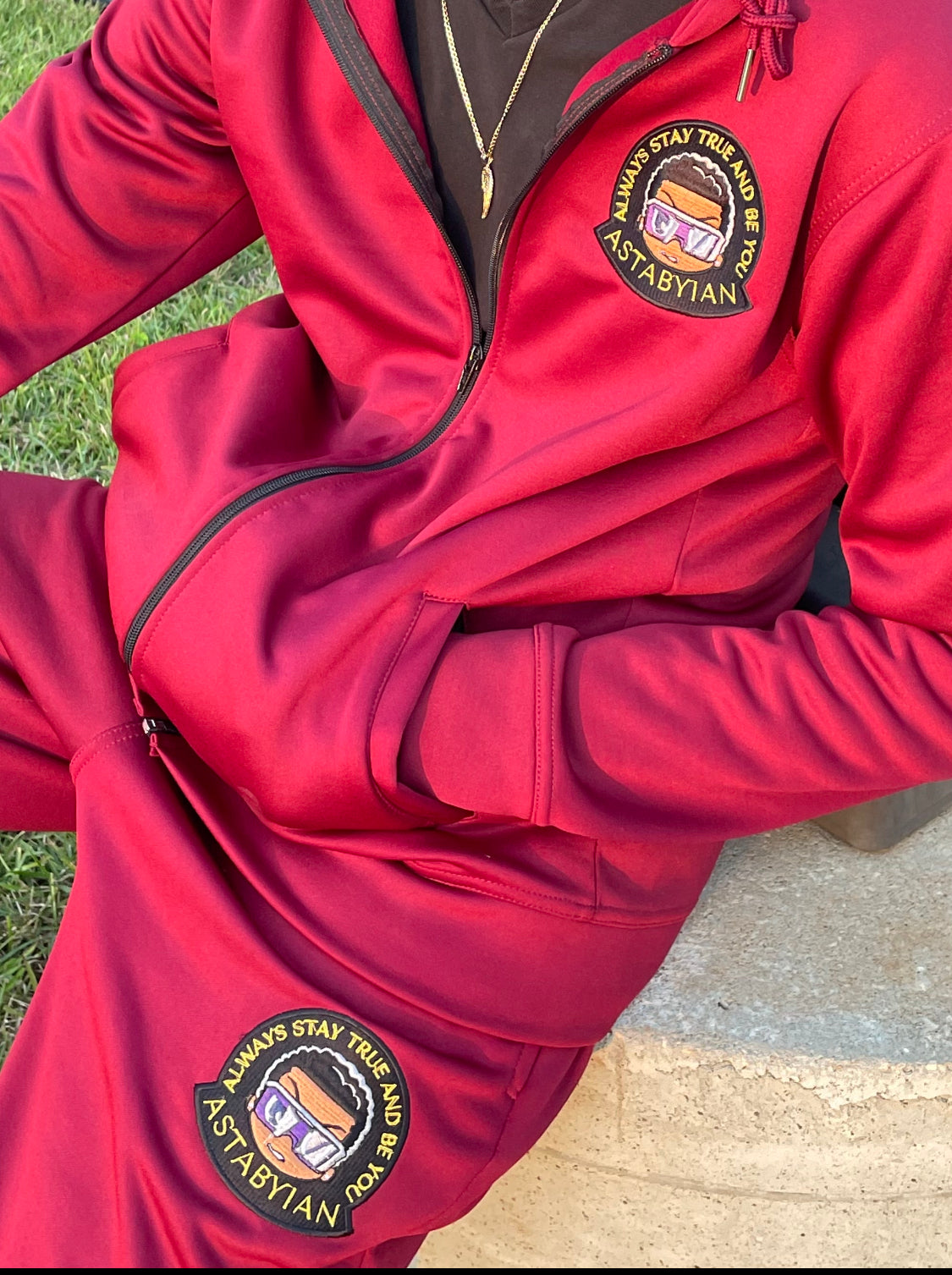 Astabyian Sweatsuit (Maroon)